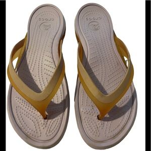 WOMENS ADRINA CROCS IN LAVENDER & TAN, SIZE 9